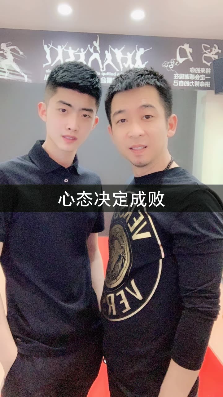 谢天哲(冲100万粉丝)的快手直播