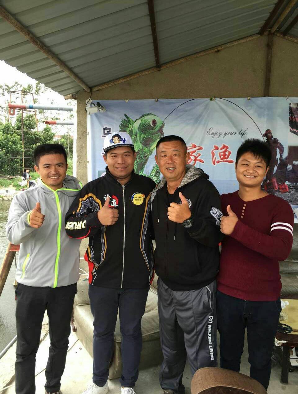著名钓鱼界李大毛为我《众乐钓鱼台》指导 - 《众乐巨物标鱼塘》的