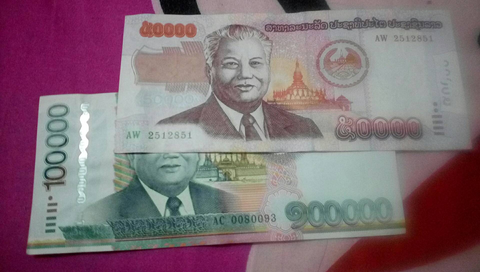 老挝,的钱真大 3年前