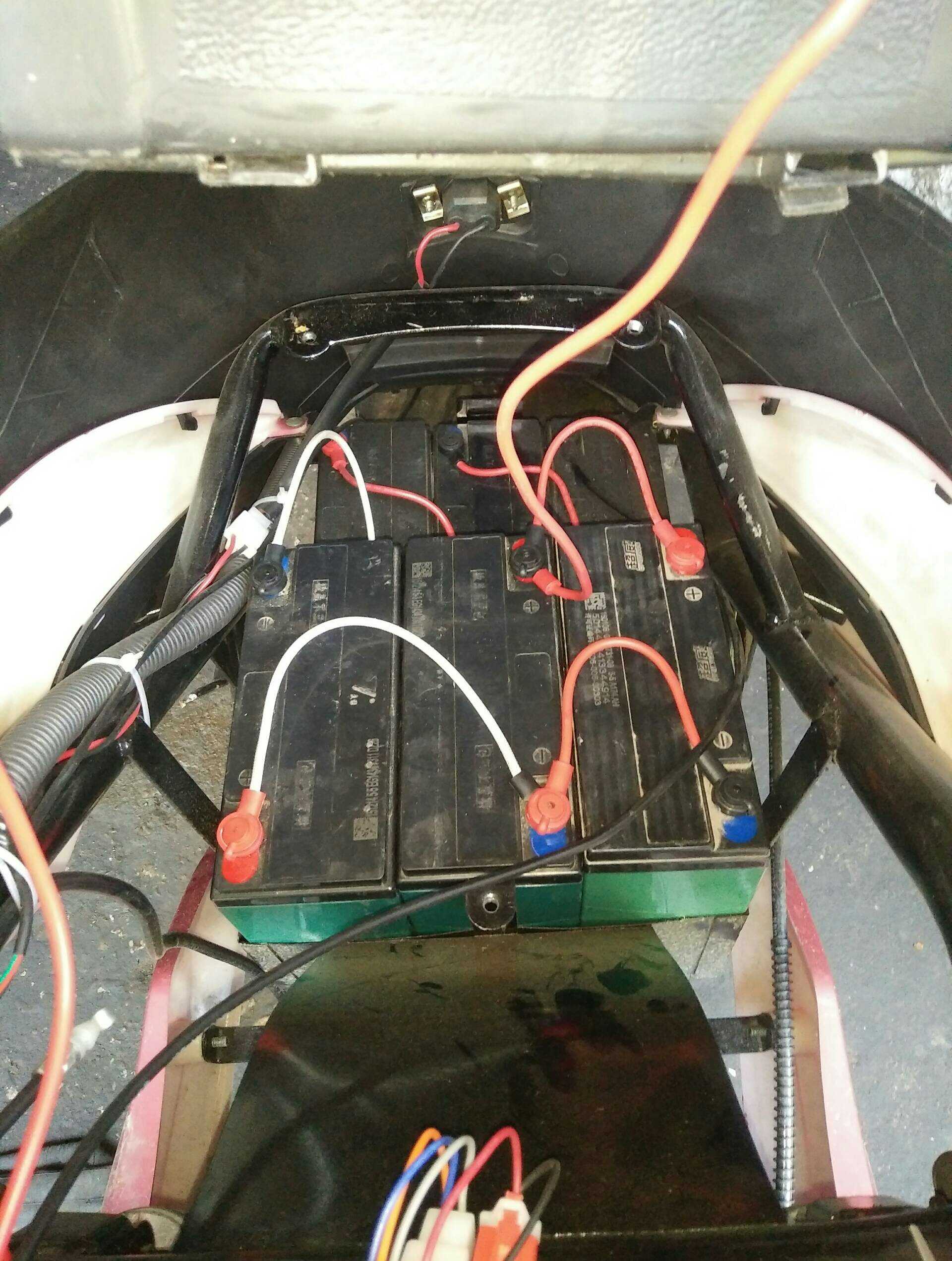 电动车60v2oa,五个电池加装6个电瓶20a跑得远,不改器