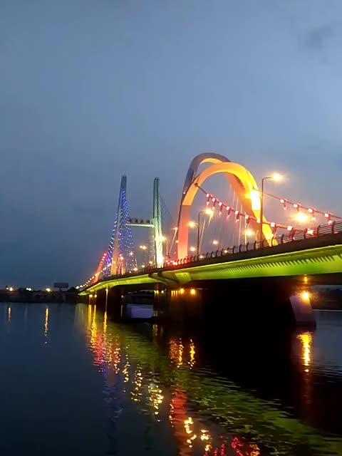 美丽的汉中四号桥夜景 2年前