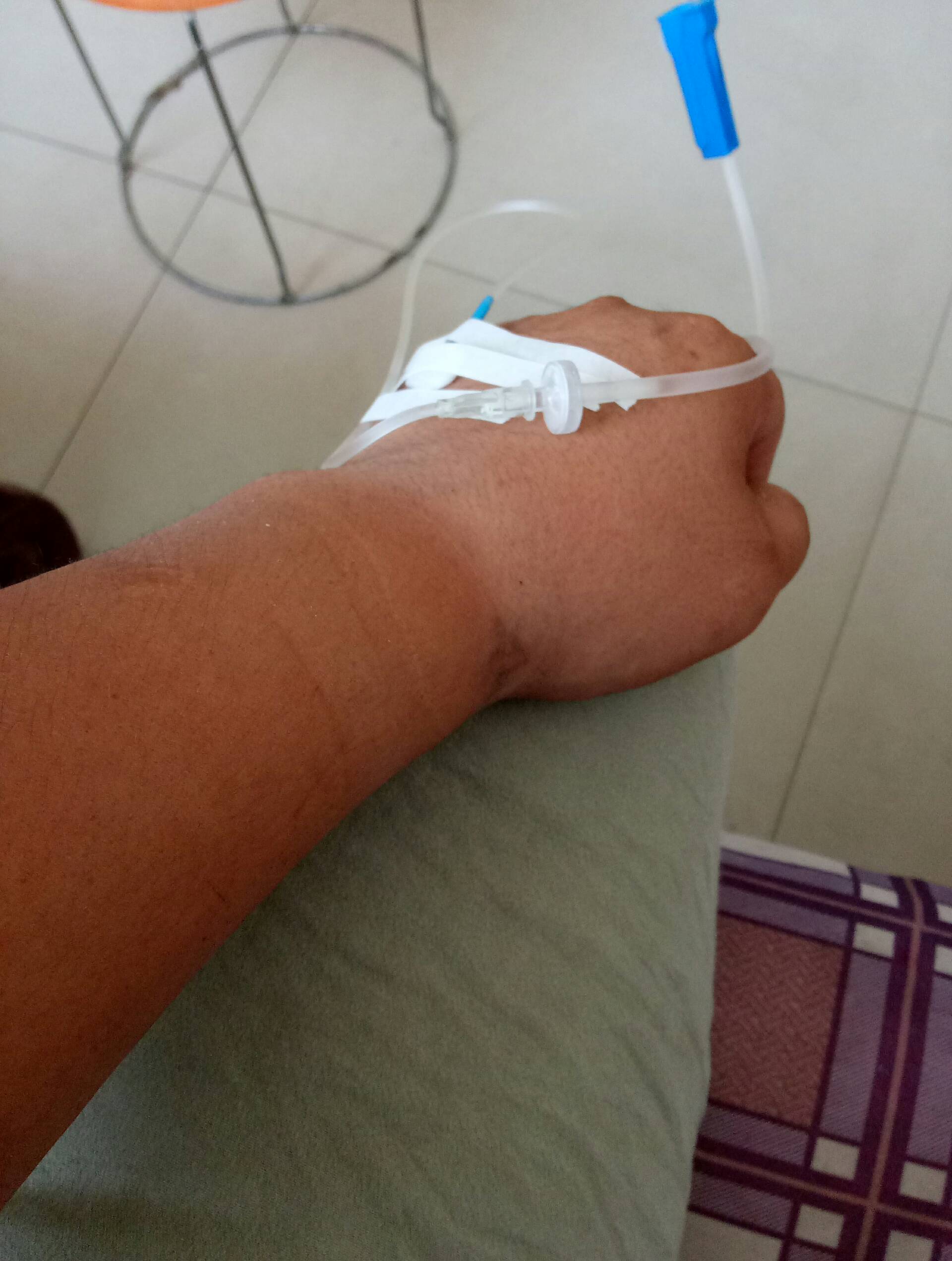 谁能关心一下感冒了又要去打点滴了好难受