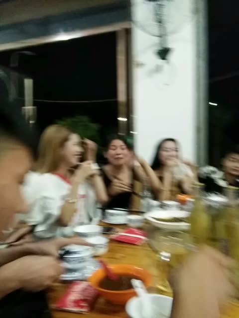 夜宵搞起,还有美女 2年前