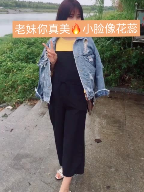 老妹你真美,你的小脸像花蕊,多想和你画成蝴蝶起舞翩翩飞!