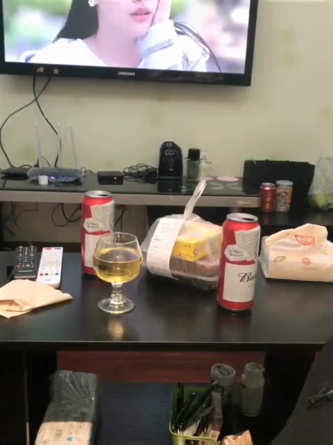 是不是得了忧郁症了 一个人在家里喝酒 188       赞