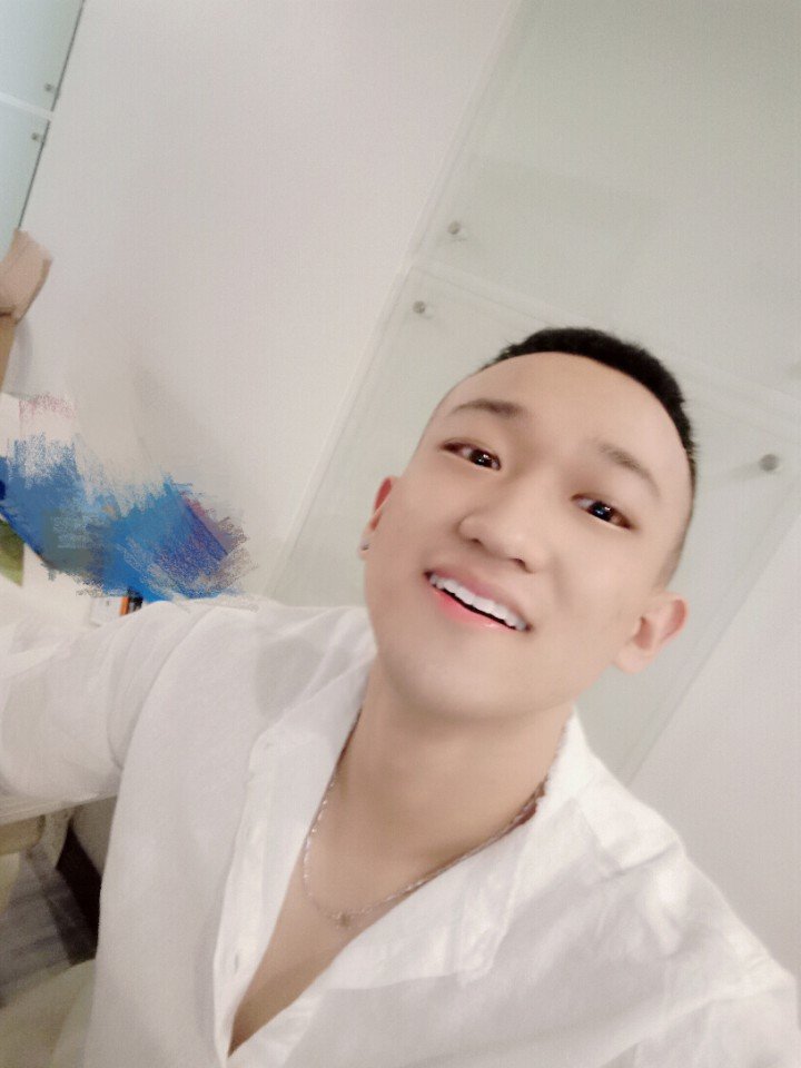 明明可以靠脸吃饭 却偏偏要靠身材 - 鹿家门-柏林的