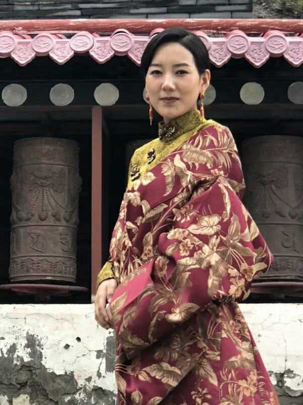 藏族歌手泽旺拉姆