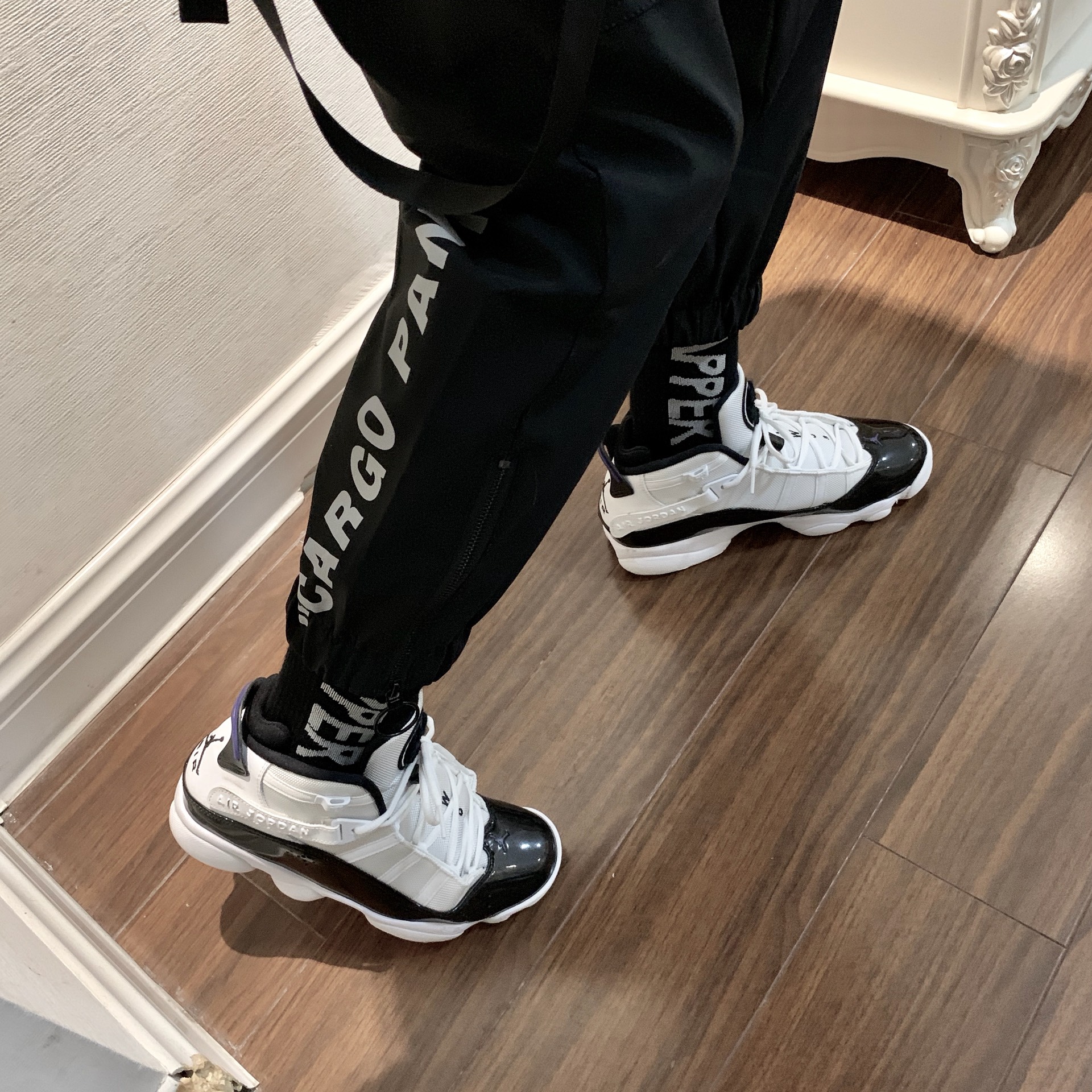 2k 0 你这鞋肯定是假的 解放鞋不长这样  哼 我们村一顿早饭钱哈哈 就