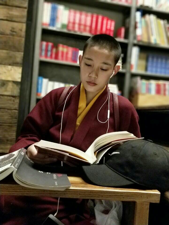 坚强独立的小女孩