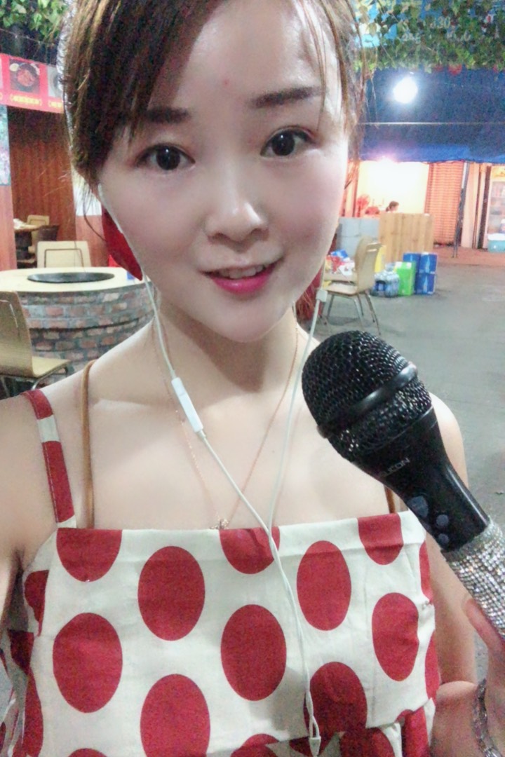 我正在快手看 流浪歌手大娟. 的直播,一起来看!