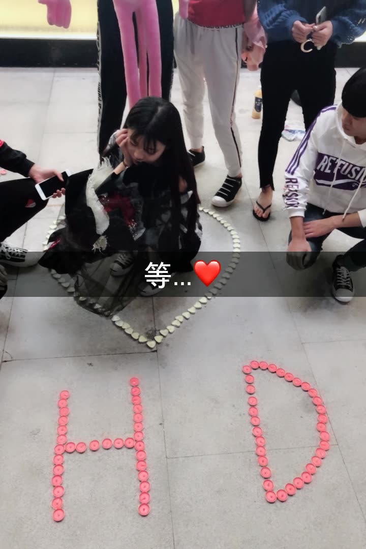 张大凡呀i(直播号)的快手直播