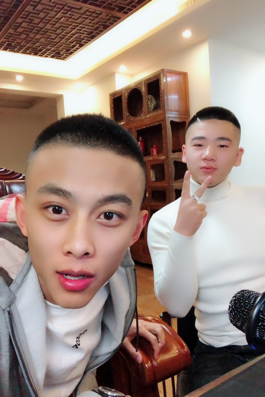 97洋洋洋{mj}的快手直播