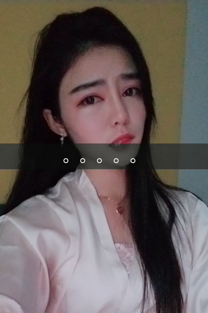 上不了热门的小雪的快手直播