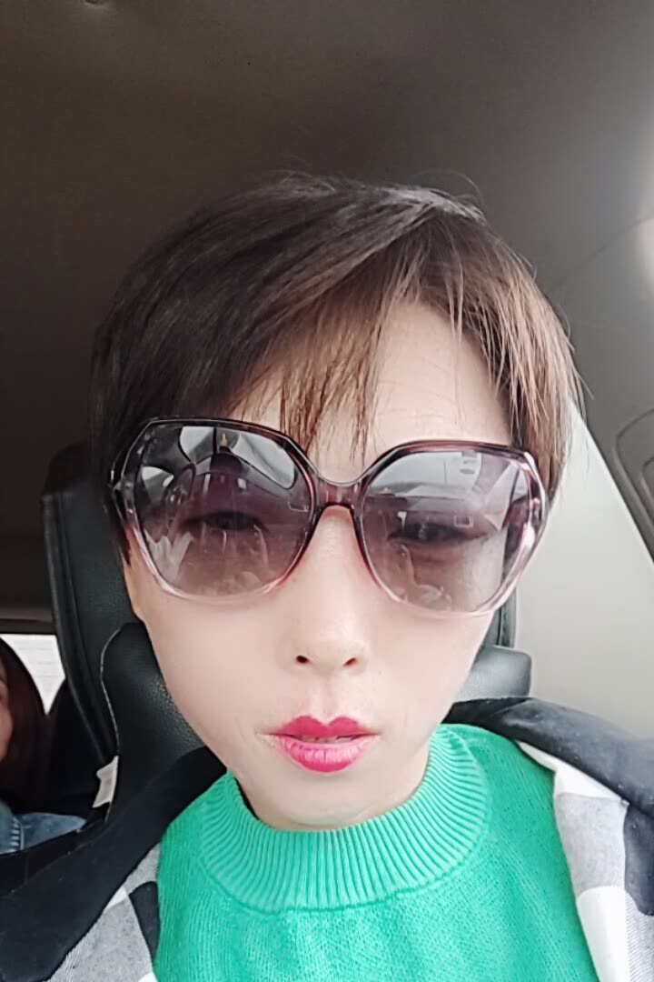 硕平花海恐龙战队李娟的快手直播