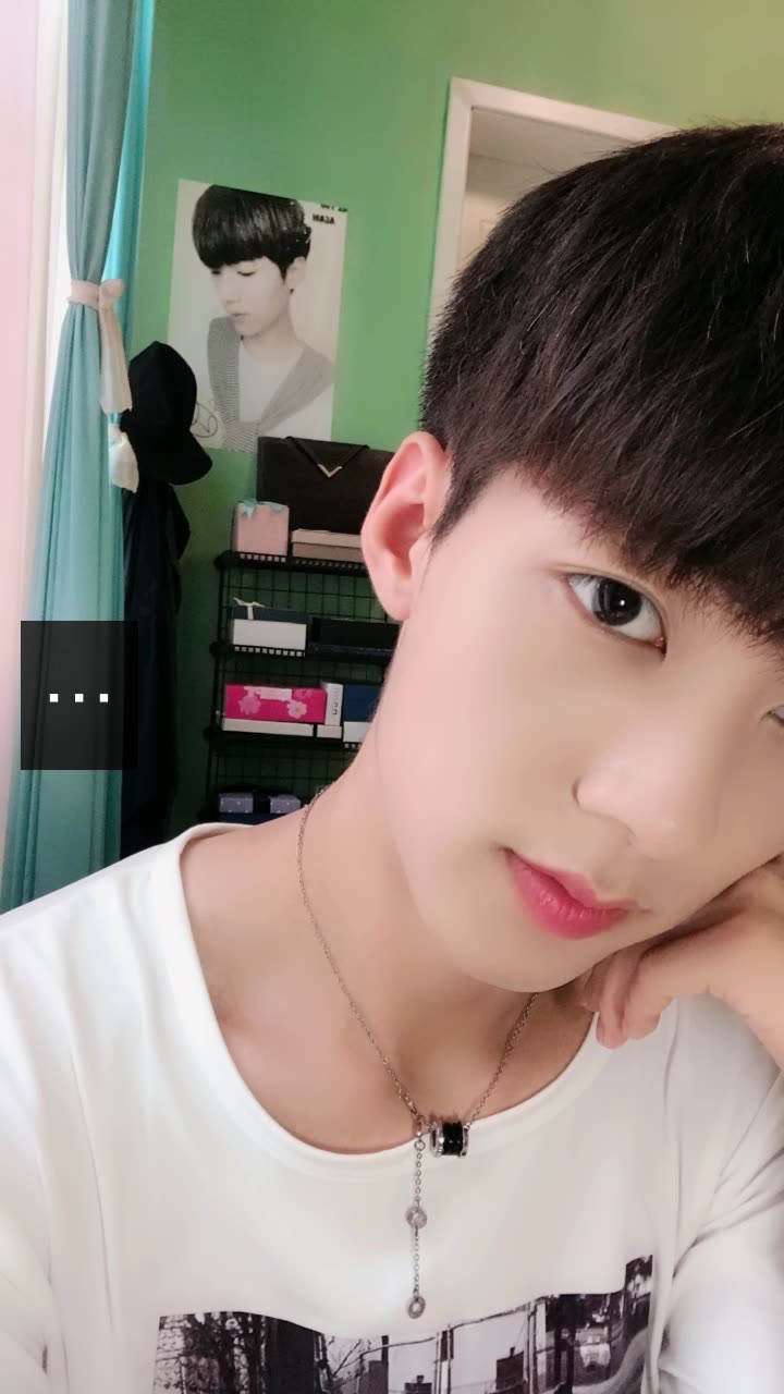 模特赵康的快手直播