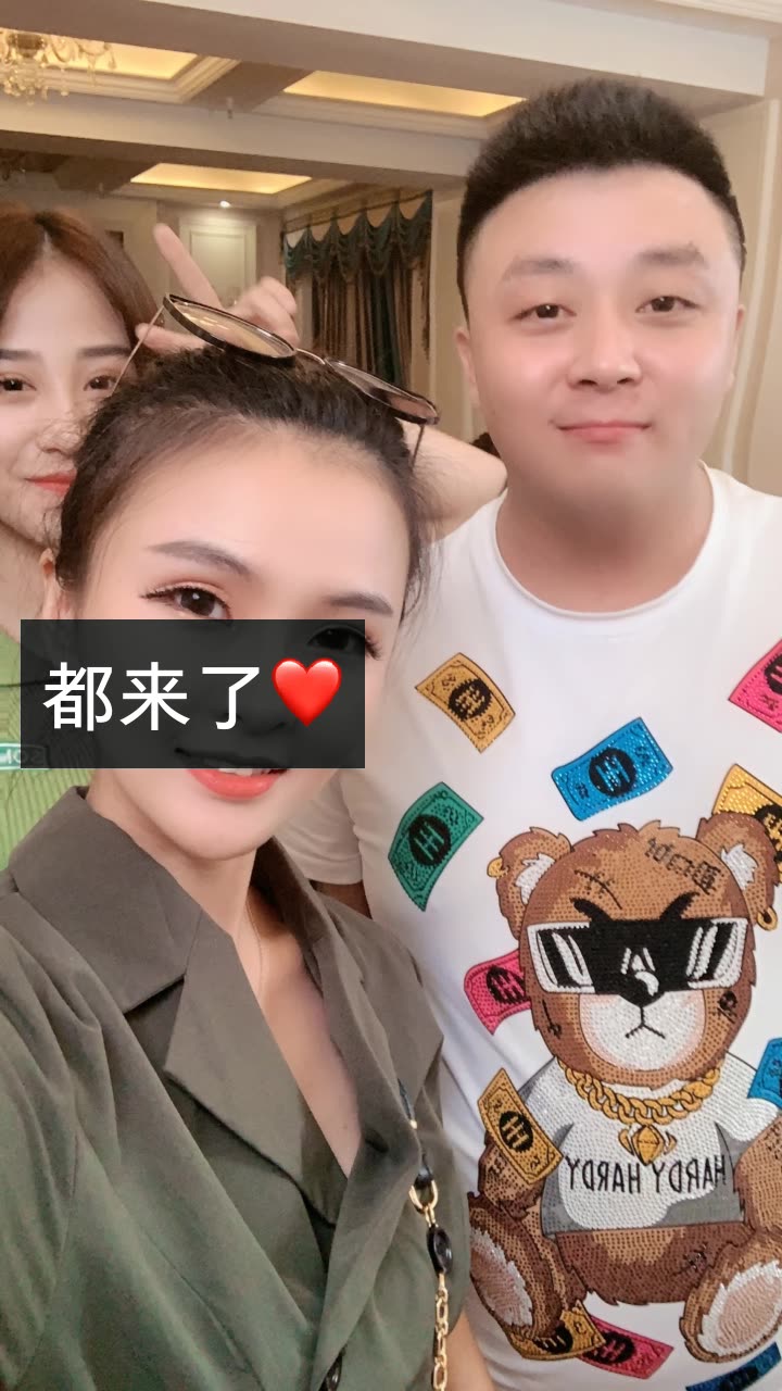 小结巴21号pk程程呀的快手直播