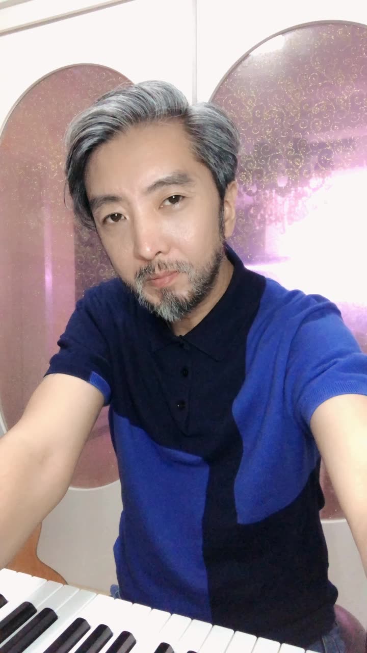 王童语音乐唱作人的快手直播