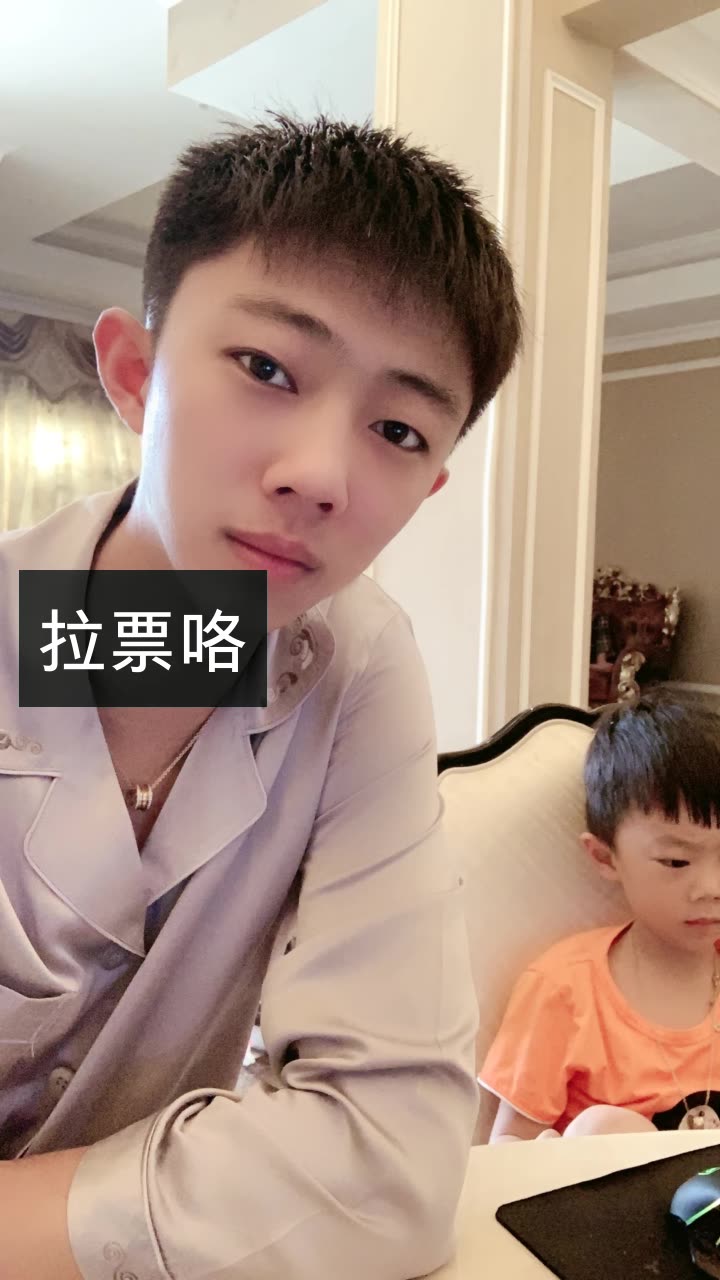 亿人健哥dz!的快手直播