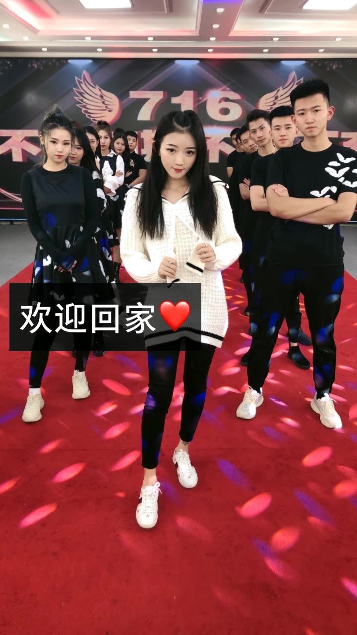 小伊伊每晚9点直播的快手直播