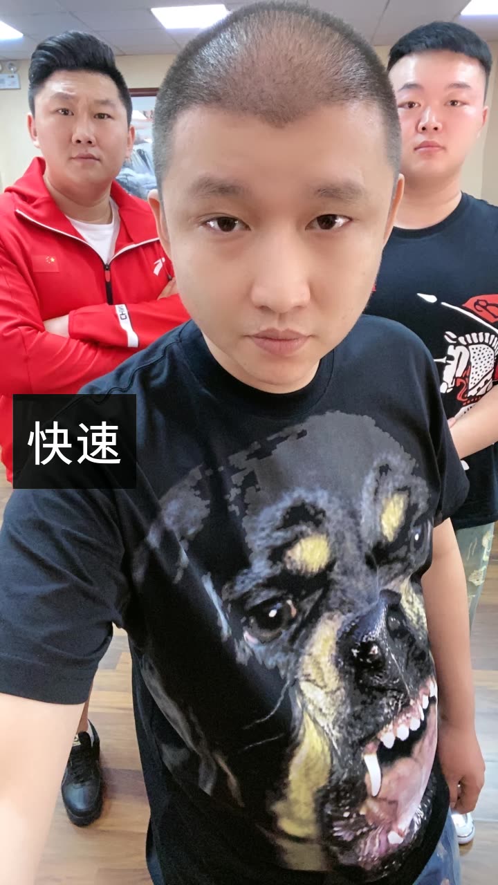 我正在快手看@二驴的jlv的直播,一起来吧  676767来自 iphone