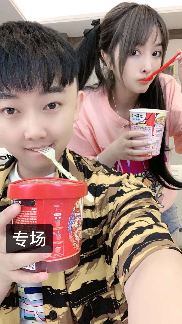 我正在快手看@四川可乐哥哥的直播,一起来吧 ##快手# @快手四川可乐