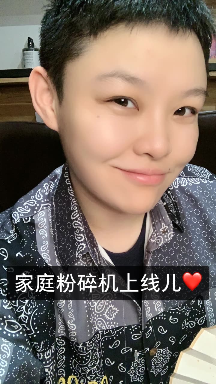 我是赵岩阿99【502】的快手直播