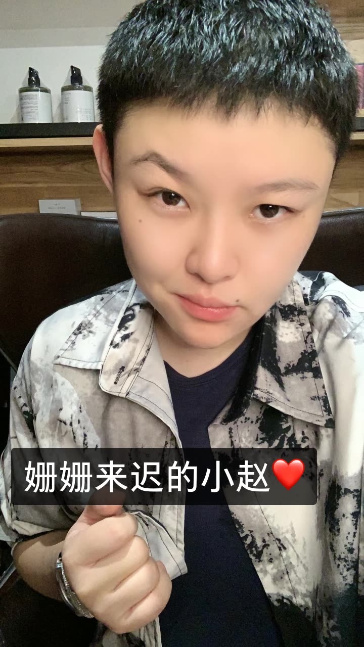 我是赵岩阿99【502】的快手直播