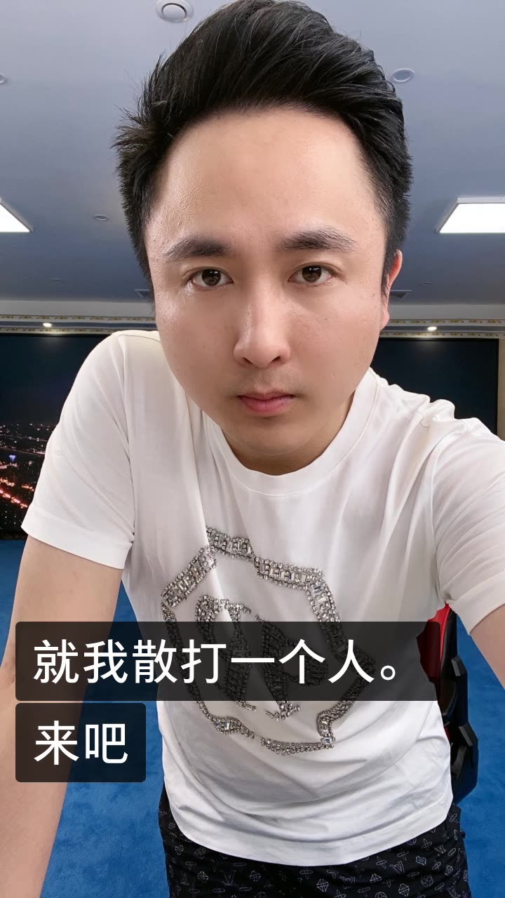 我正在快手看@散打哥31号良品铺子专场的直播,一起