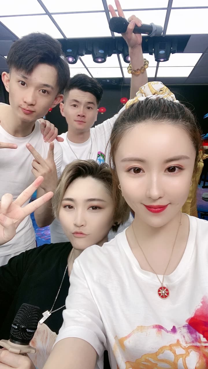 她还没有填写个人简介   关注 g 私信 = 超过 1000 万人正在使用 她