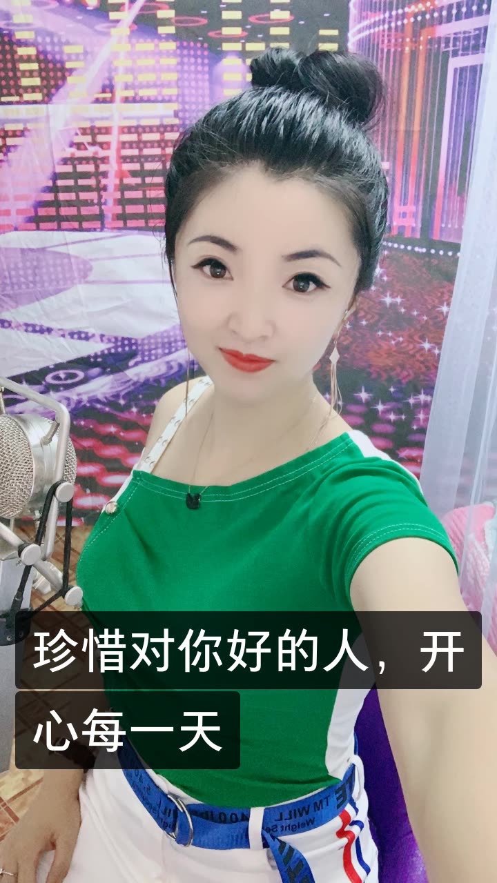 98小丽爱唱歌98116的快手直播