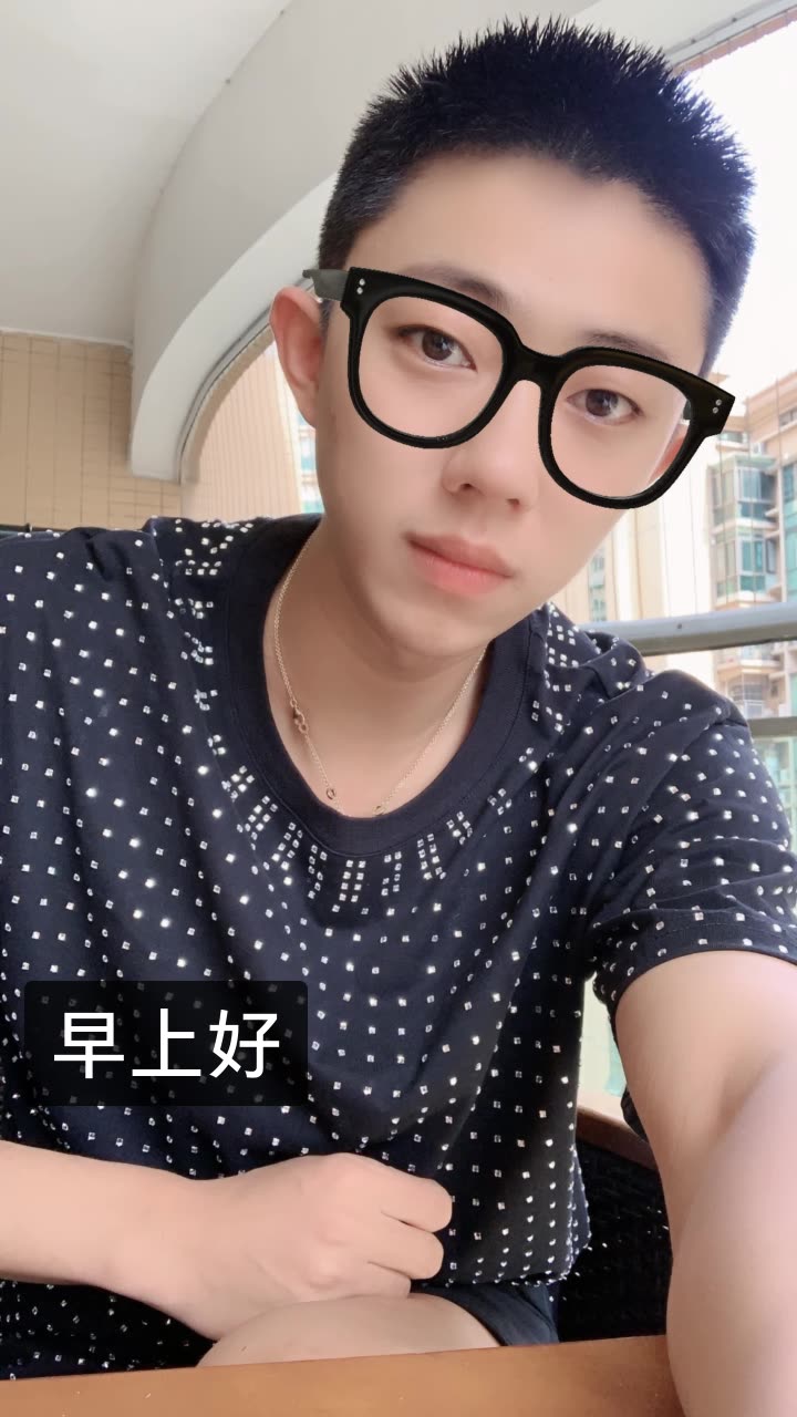 亿人健哥97.的快手直播