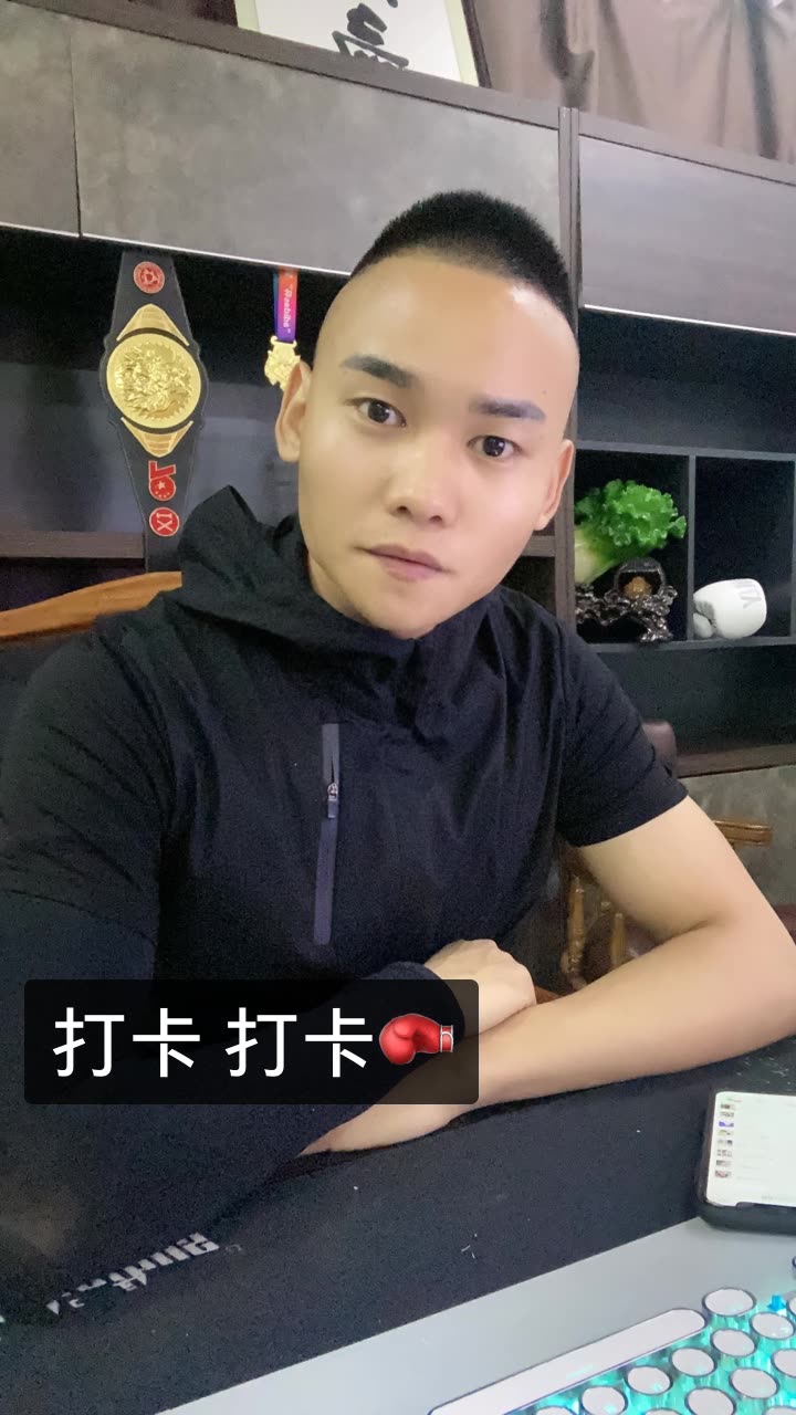 张昂昂9699擂台创始人的快手直播