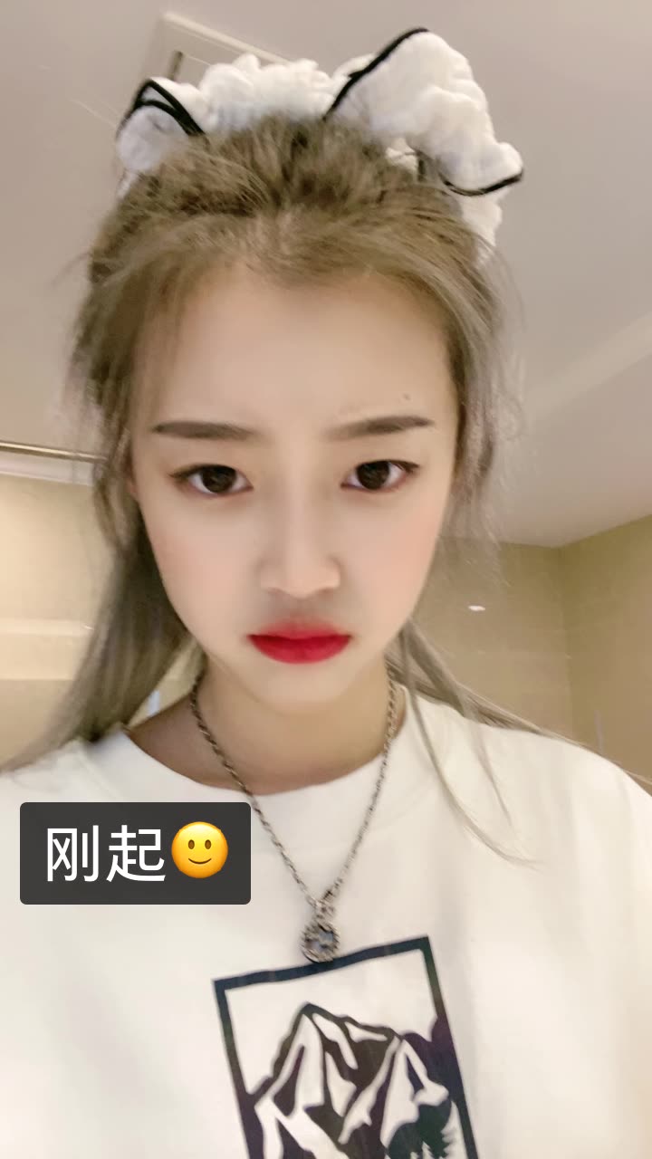 盈儿欧尼93.的快手直播