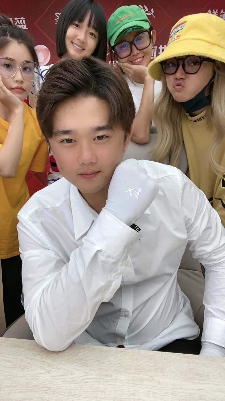 赵梦澈9415的快手直播