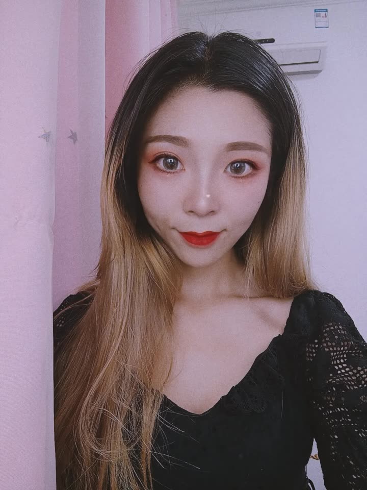 `田小甜93的快手直播 关注用户70880558312020-8-26 23:00来自