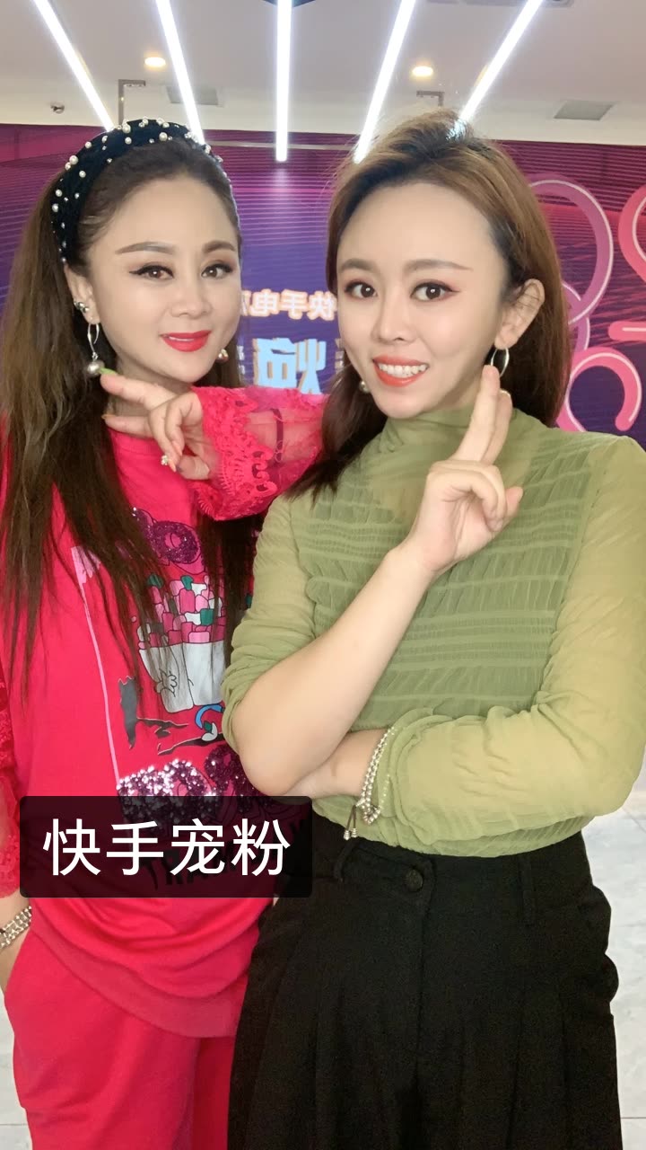 艺人何晓影(服饰)的快手直播