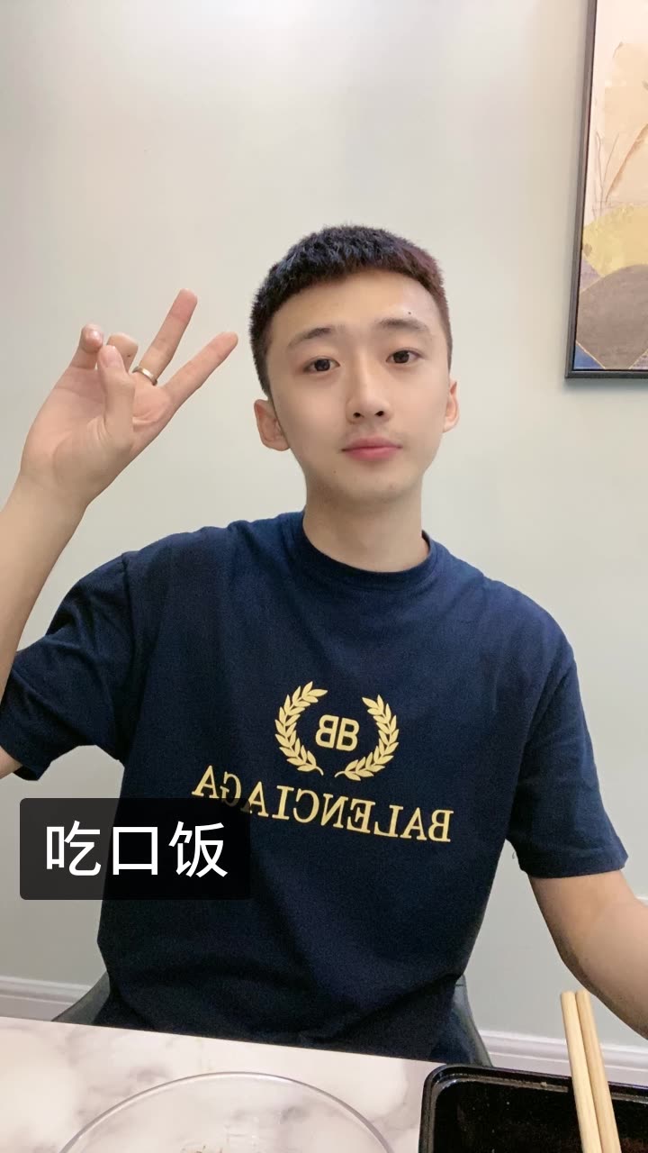 梁勇.93的快手直播