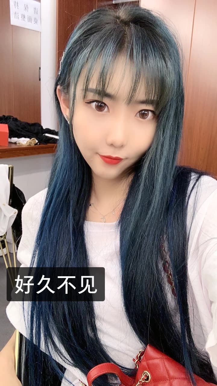 雅儿61助理的快手直播