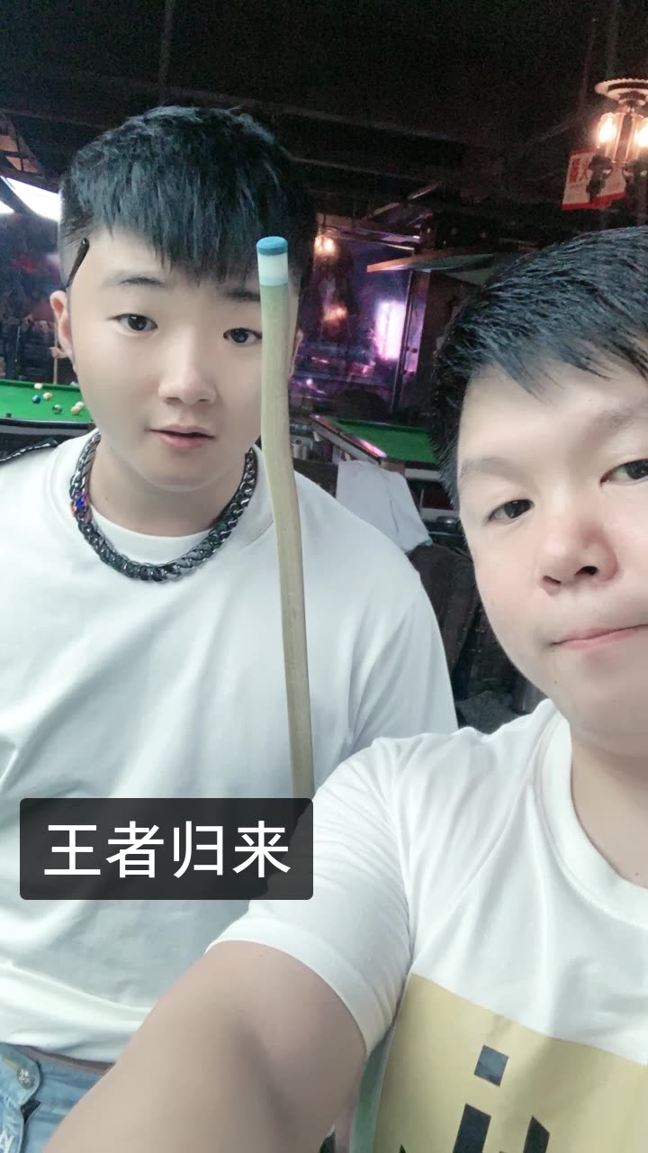 村里孩子文龙(白)的快手直播