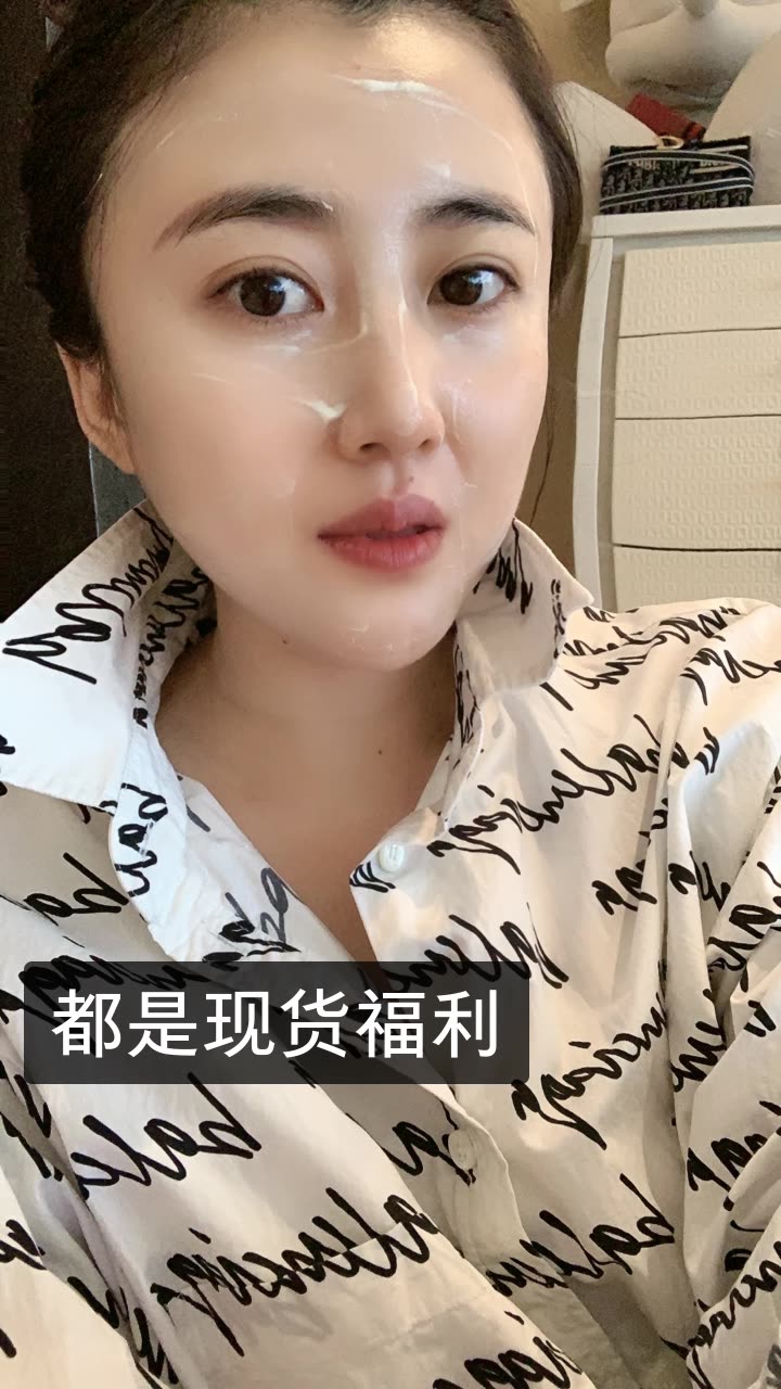 小魔女欧韩高端定制店的快手直播