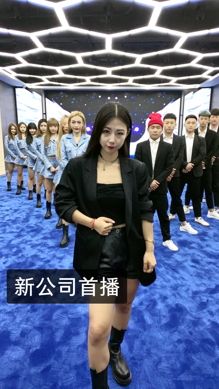 演员 雪姐的快手直播