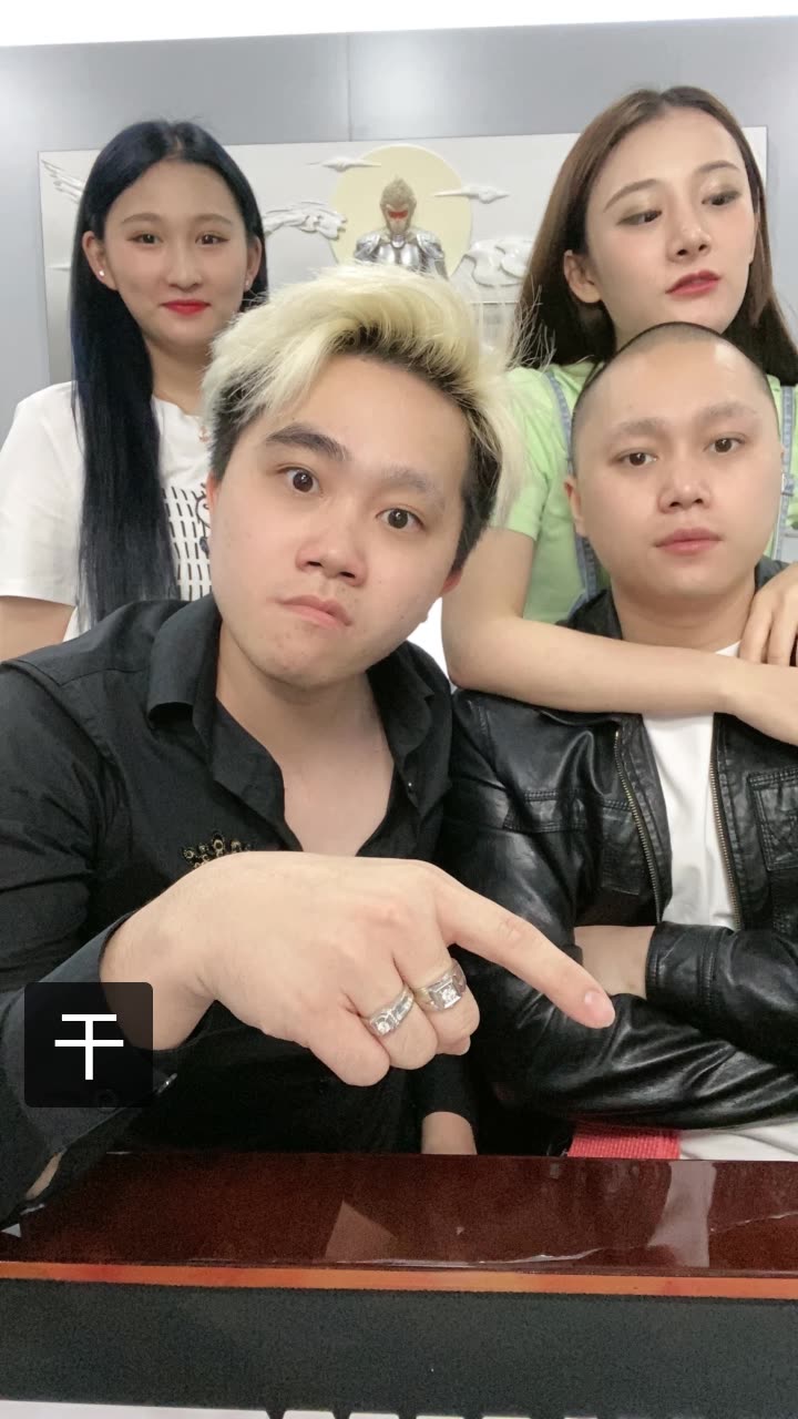 表哥(乘风破浪)的快手直播