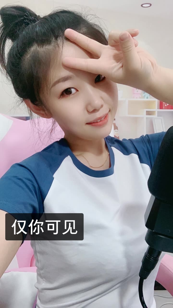 爱唱歌🎤的大脸妹儿的快手直播