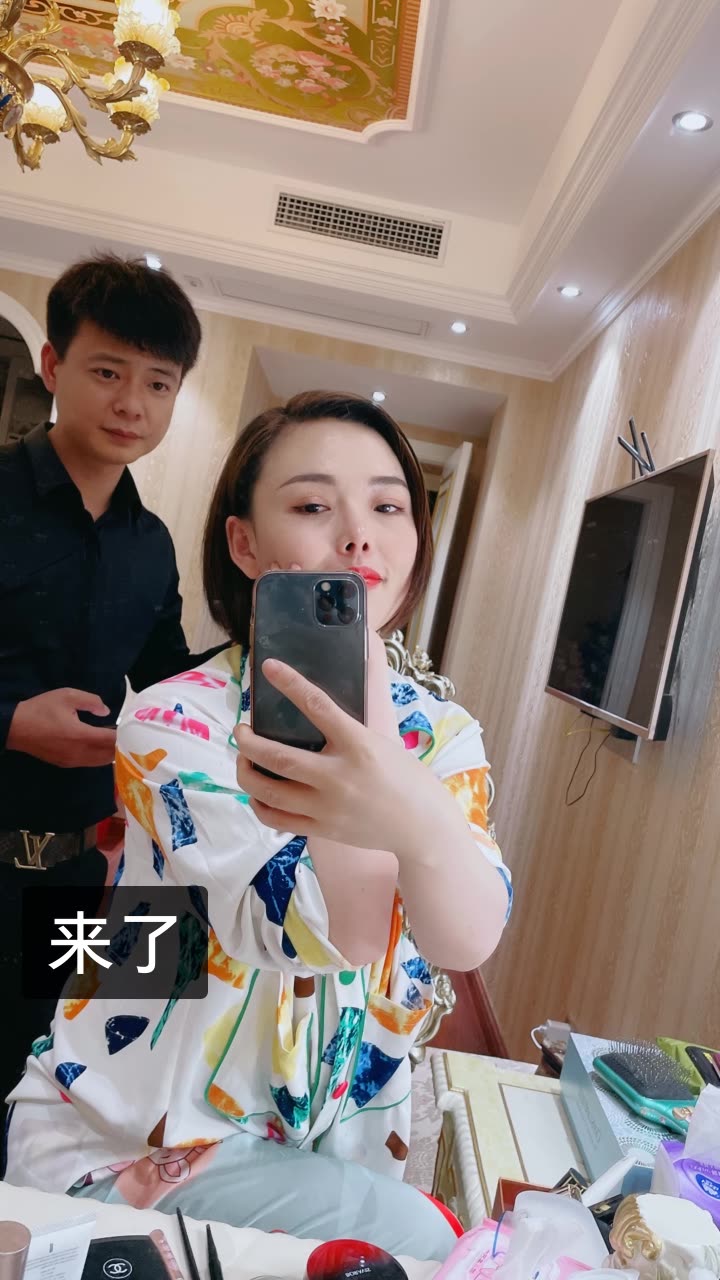 李影8号中午12点的快手直播