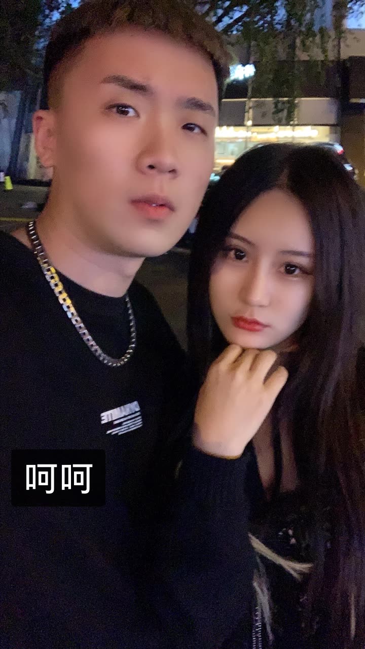 我正在快手看@文赫 61『枭   雄』的直播,一起来吧!