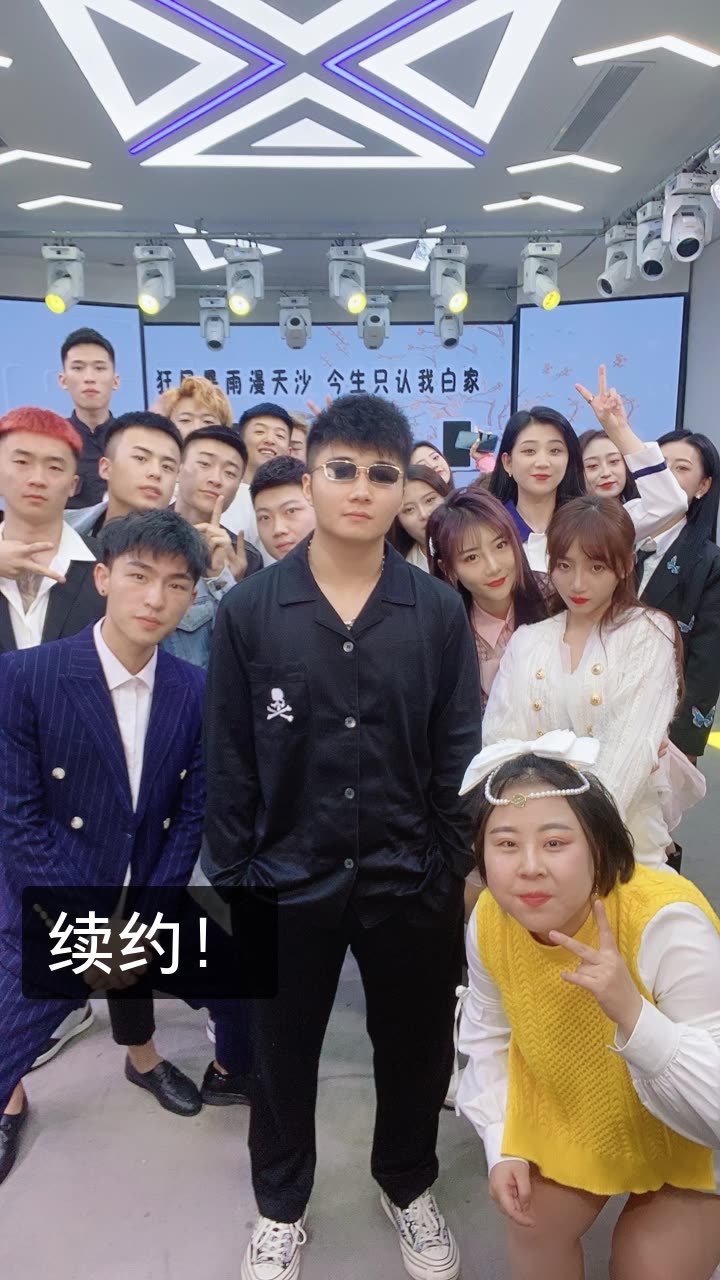 《风疯少年》的快手直播676767672021-4-4 19:39来自快手摘星