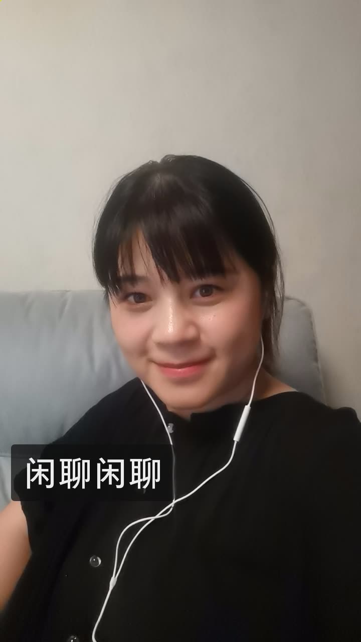 成都财经主持人陈露图片