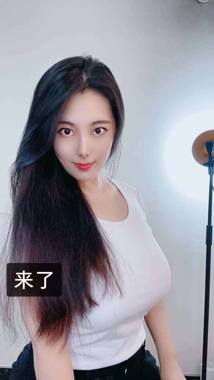 我正在快手看@安妮朵朵7815的直播,一起来吧!