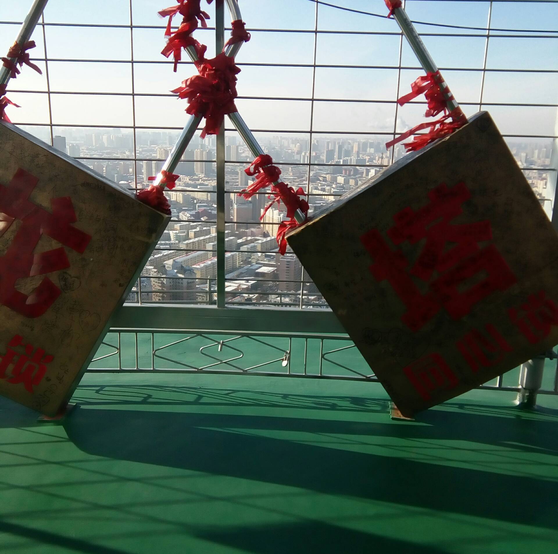 平生见过最大的锁头                       3年前