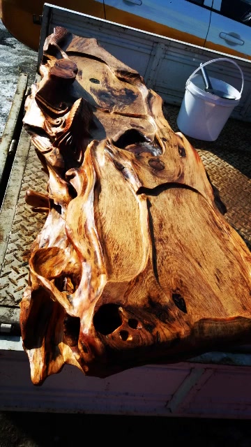 刚做的琥珀木茶台 3年前